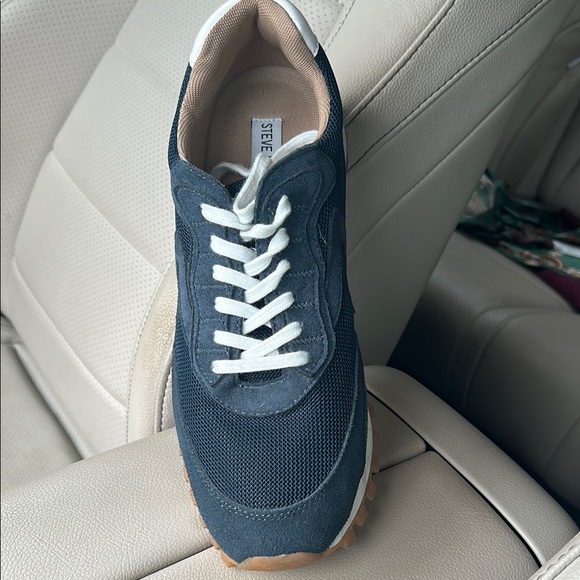 Steve Madden Blue and White Sneakers Classic Design - Picture 2 of 5